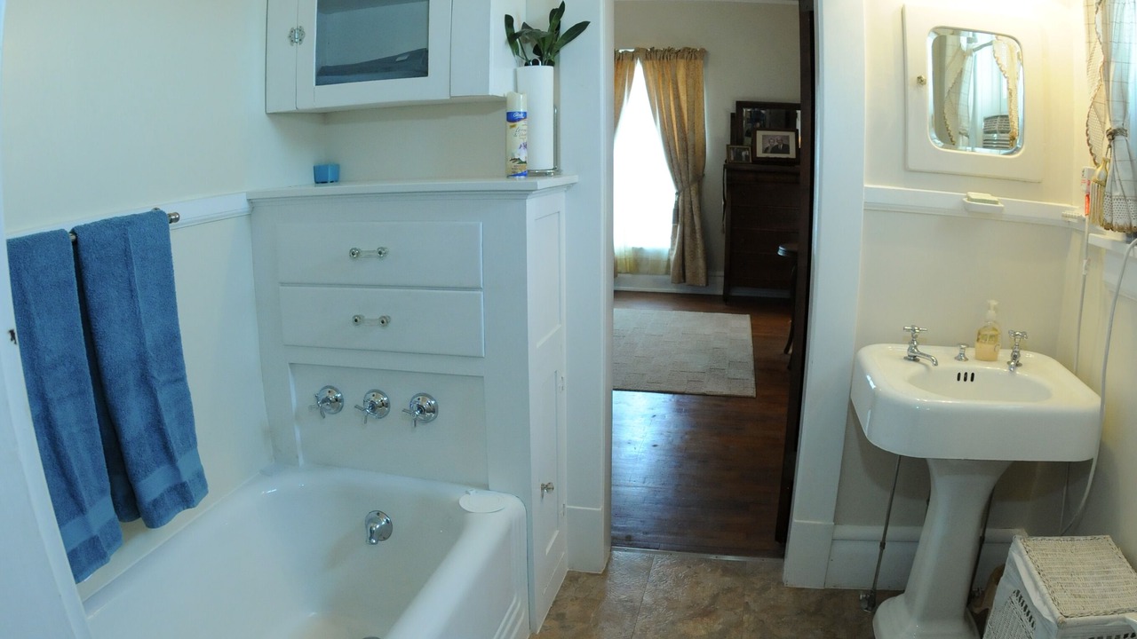 Photo of Bathroom in Maple Hill