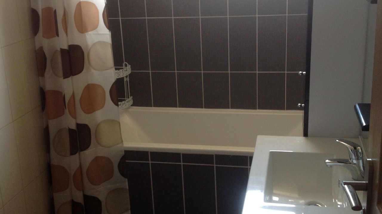 Photo of Bathroom in Saint Alban Auriolles