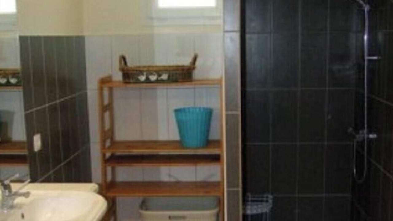 Photo of Bathroom in Saint Alban Auriolles