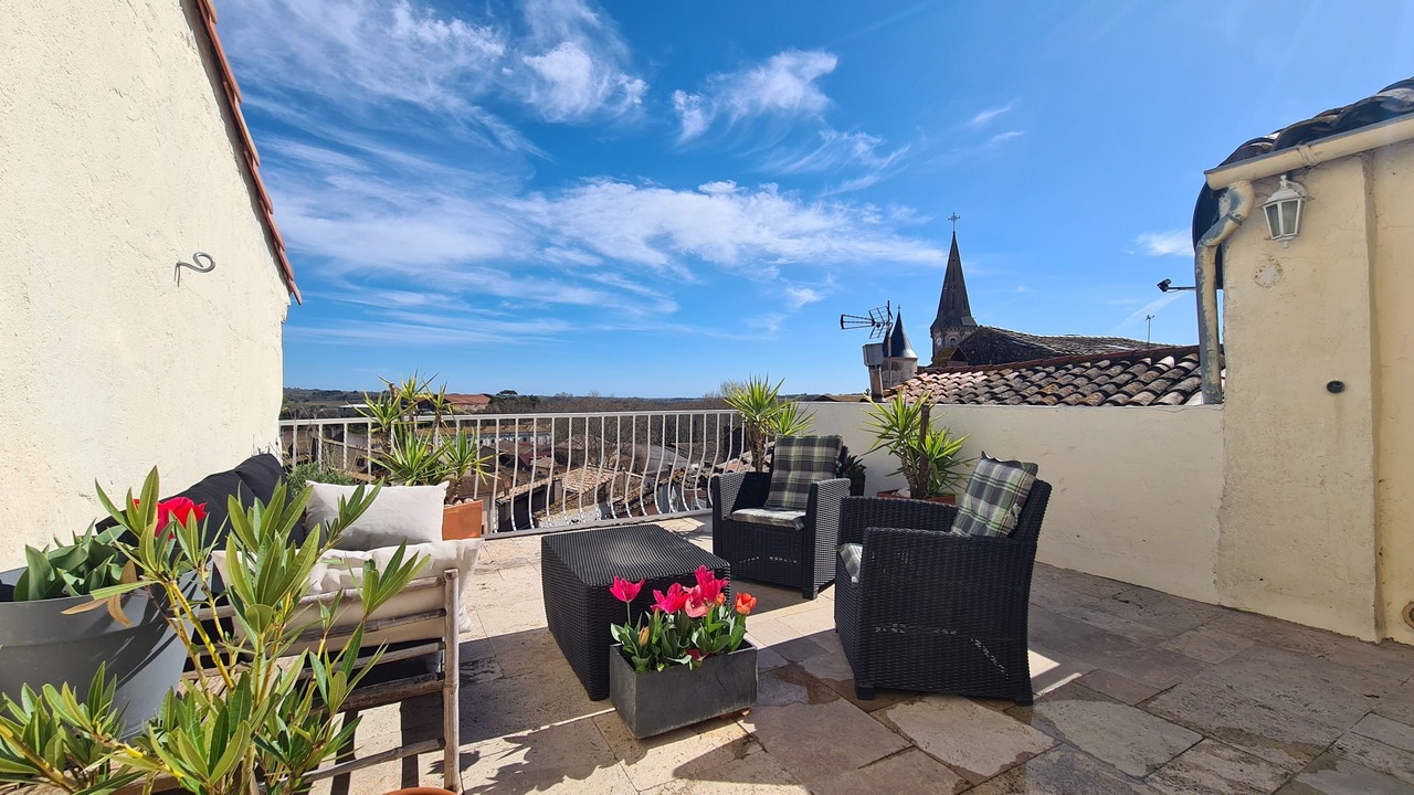 Photo of Patio Balcony in Pouzolles