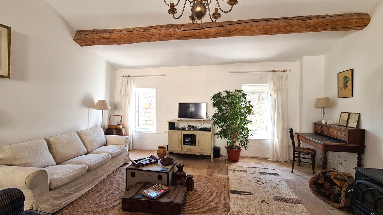 Photo of Livingroom in Pouzolles