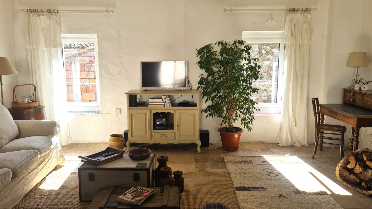Photo of Livingroom in Pouzolles