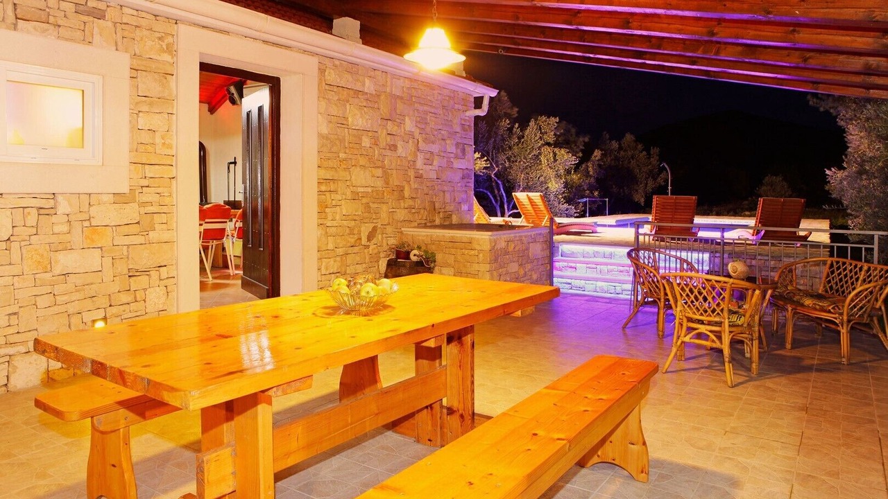 Photo of Outdoor in Potirna