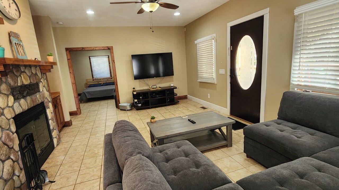 Photo of Livingroom in Tate