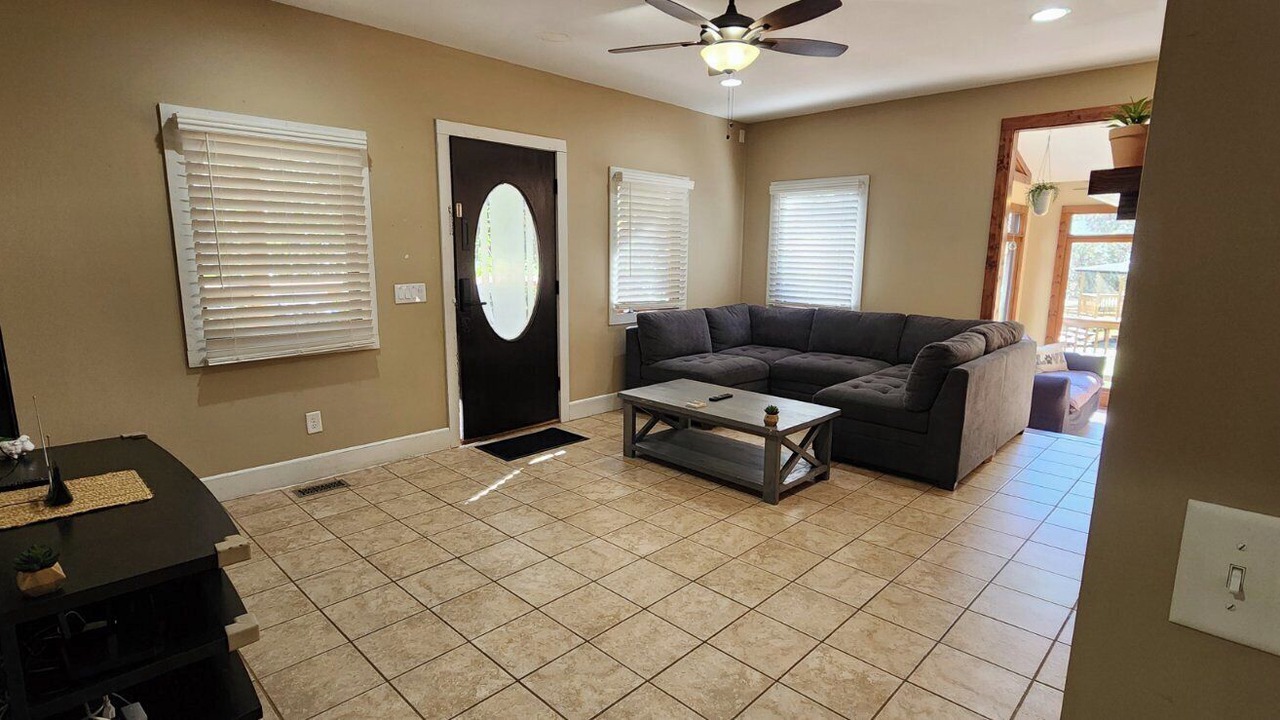 Photo of Livingroom in Tate