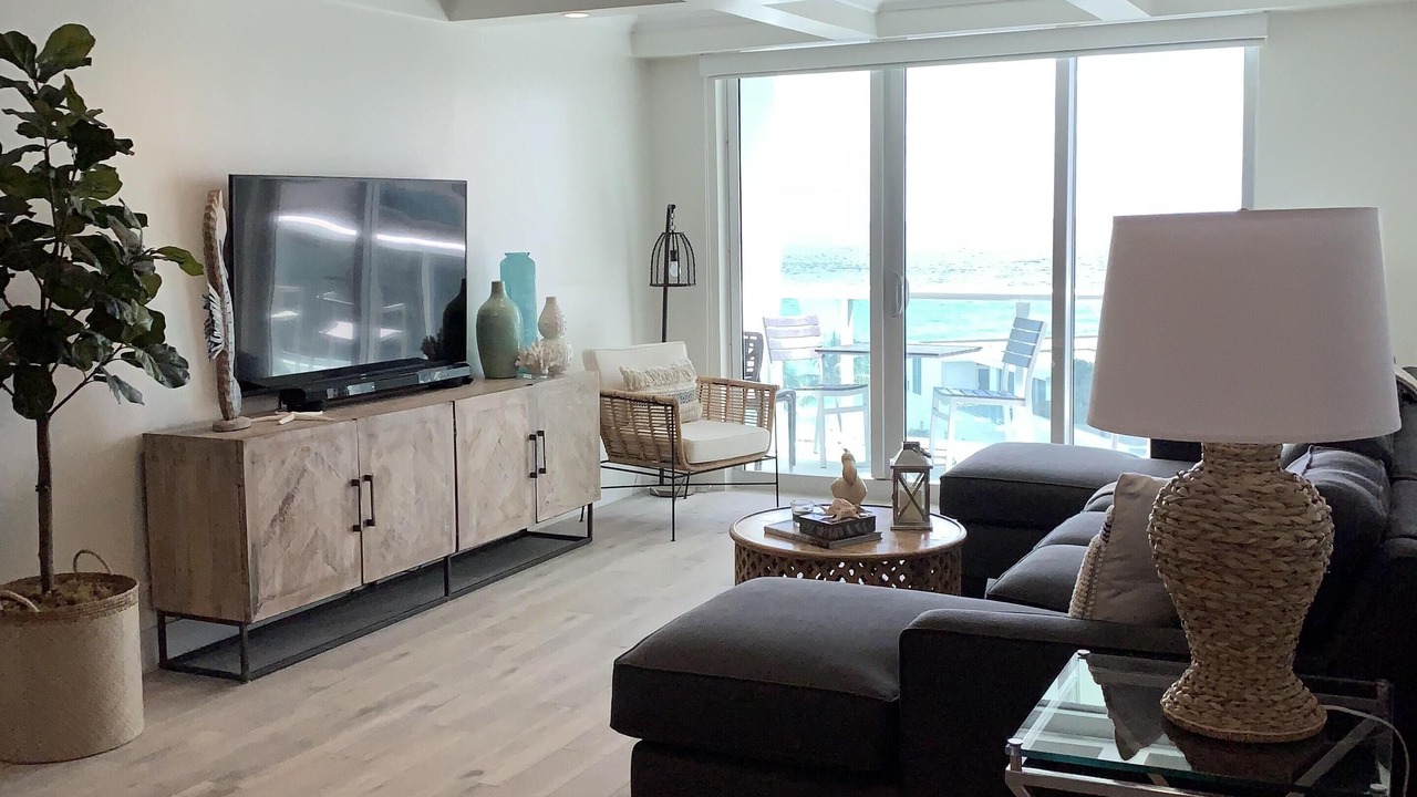 Photo of Livingroom in Hollywood South Central Beach