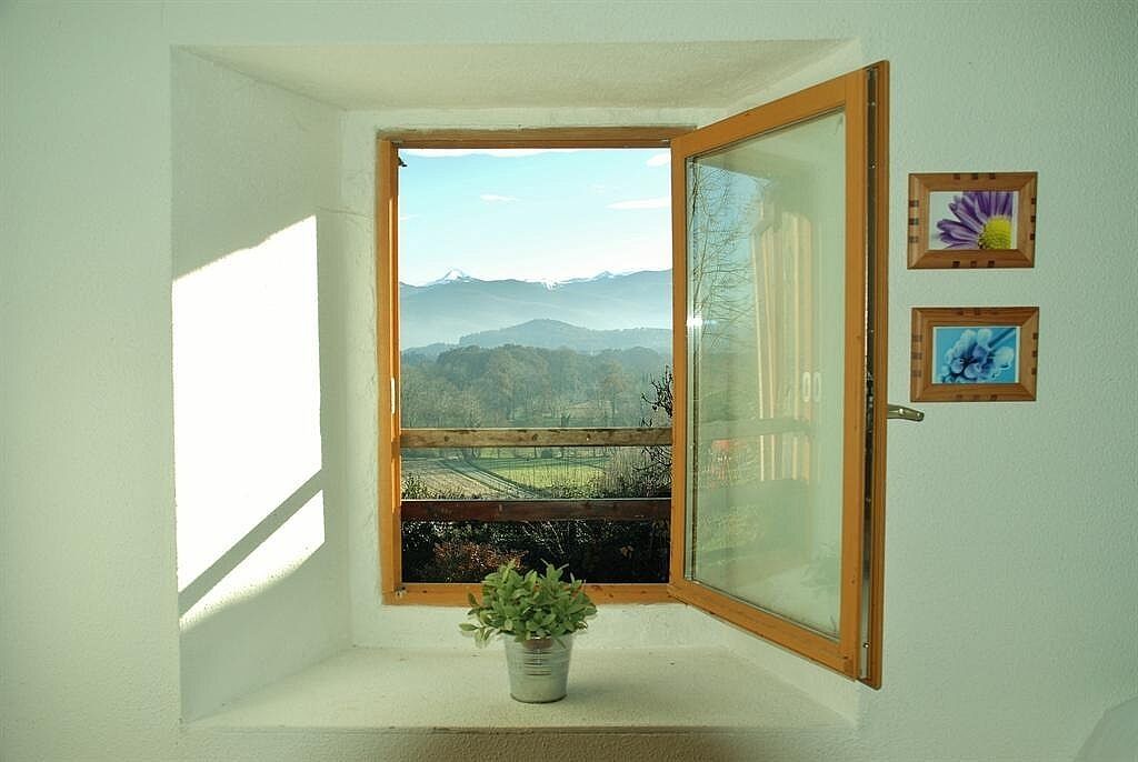 Photo of Others in Escala