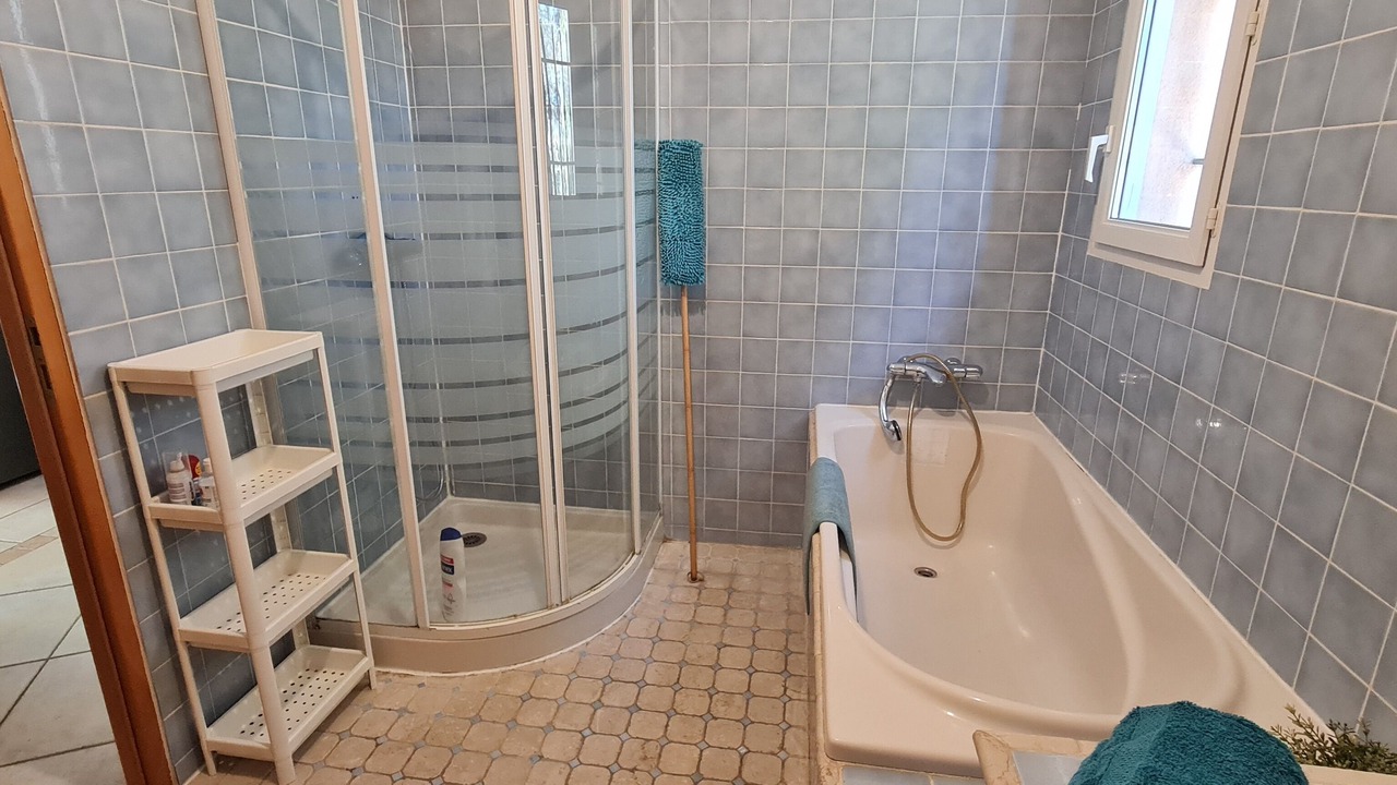 Photo of Bathroom in Ensues-la-Redonne