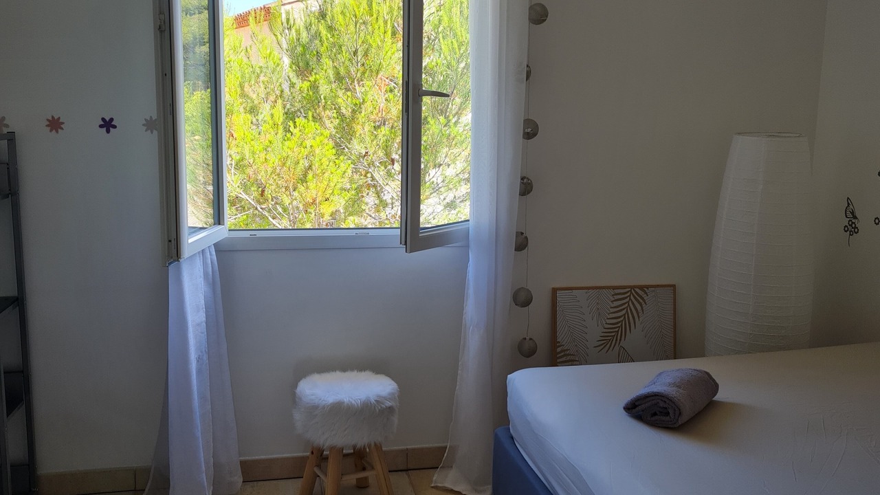 Photo of Bedroom in Ensues-la-Redonne
