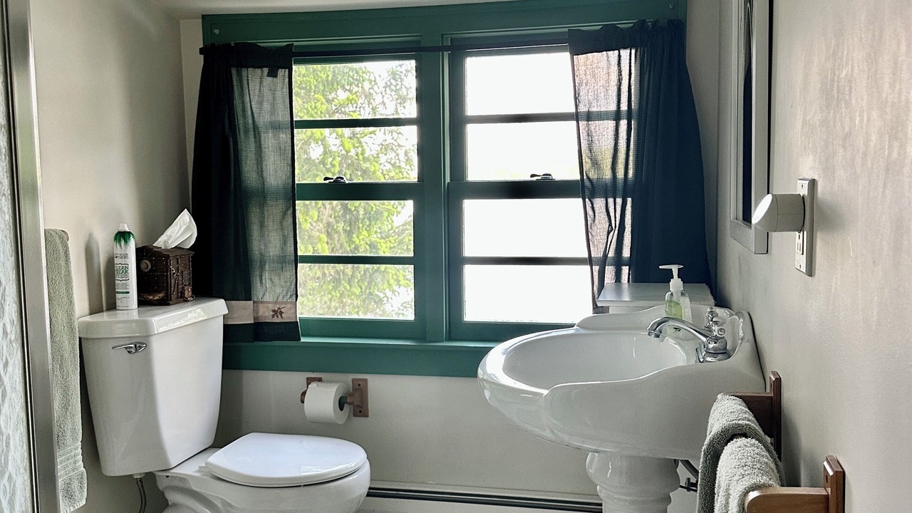 Photo of Bathroom in Town of Nelson
