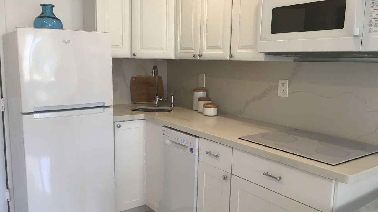 Photo of Kitchen in Flamingo/Lummus