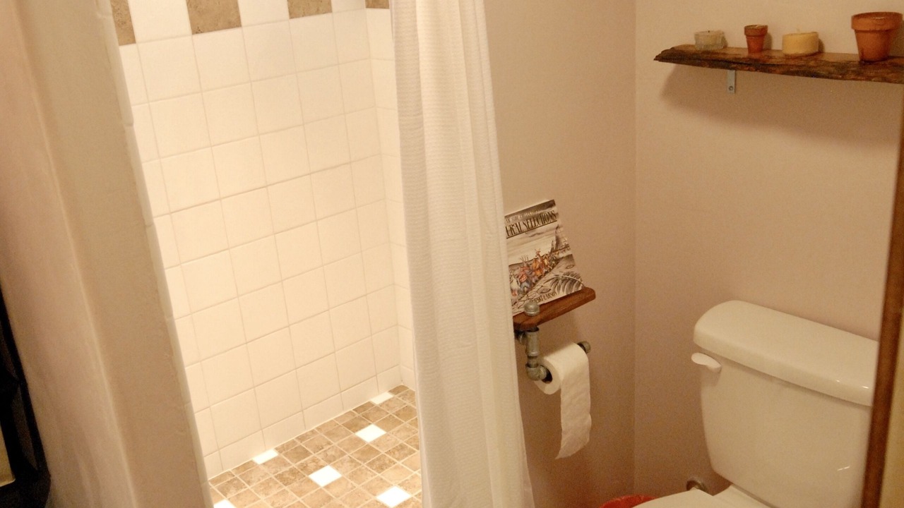Photo of Bathroom in Canoncito