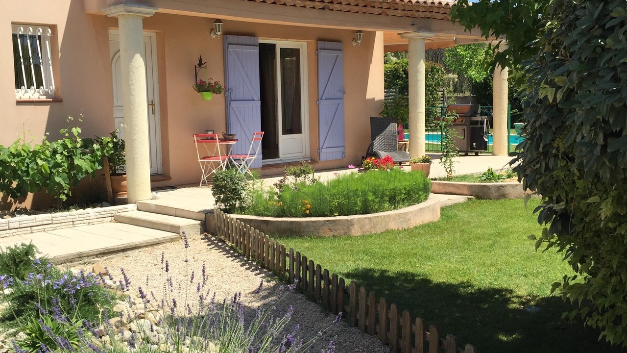 Photo of Outdoor in Chateauneuf-le-Rouge
