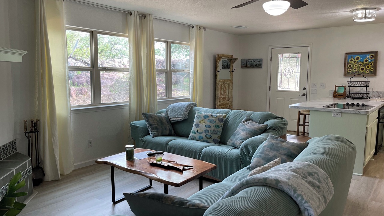 Photo of Livingroom in Buchanan Dam