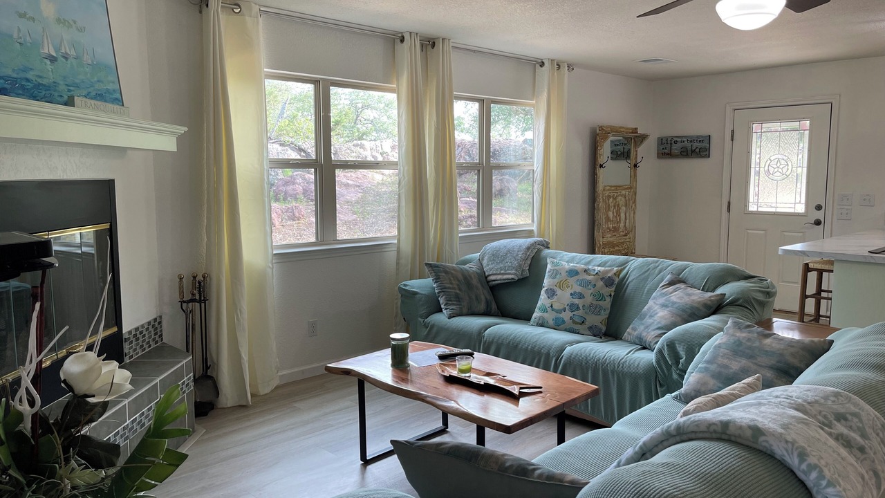Photo of Livingroom in Buchanan Dam