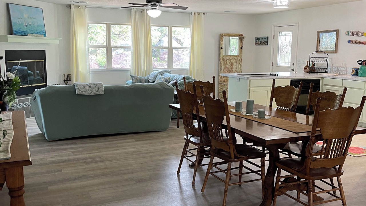Photo of Livingroom in Buchanan Dam