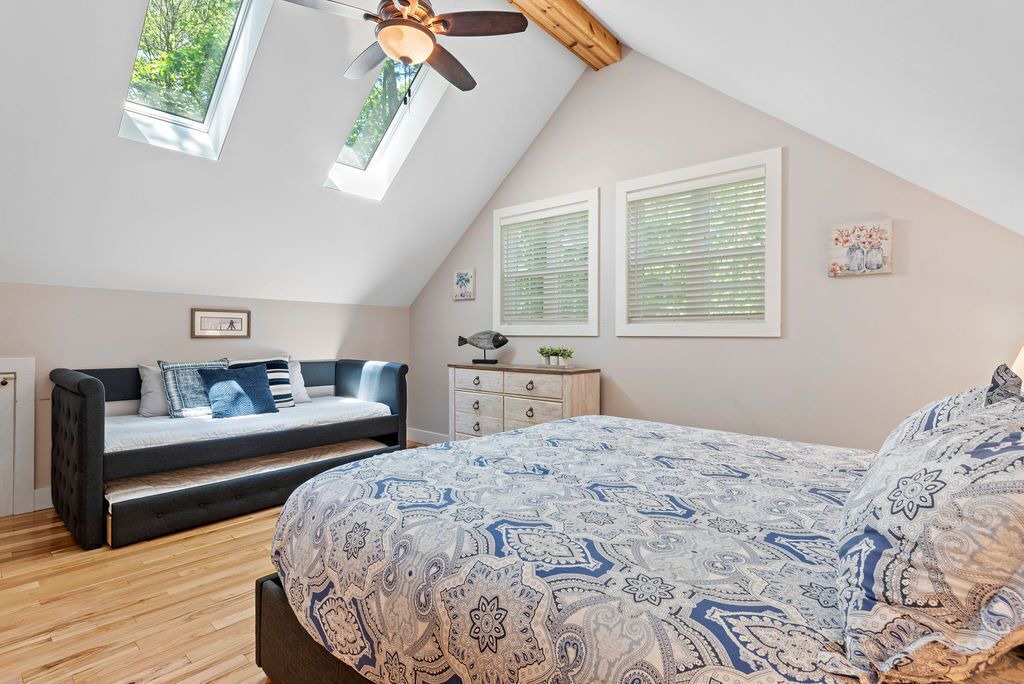 Photo of Others in Harbert