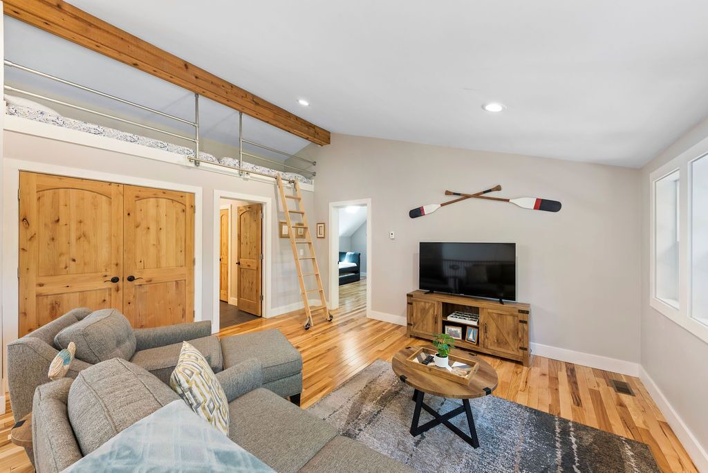 Photo of Others in Harbert