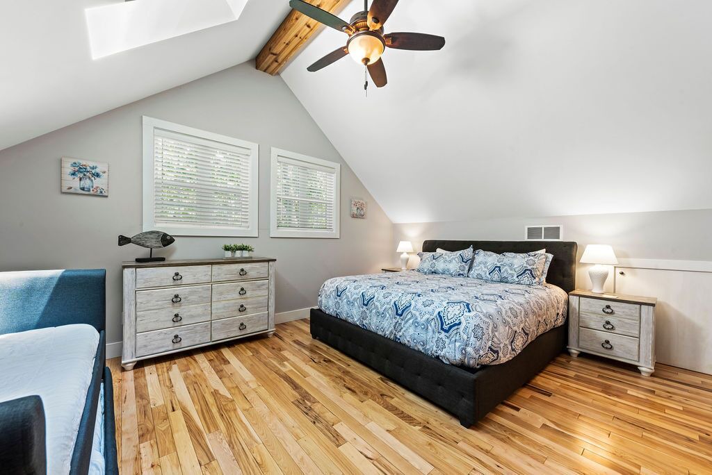 Photo of Others in Harbert