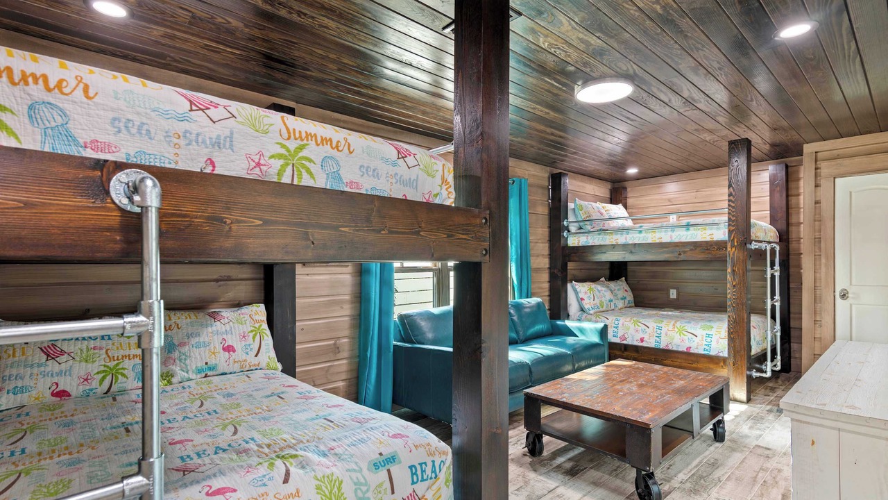 Photo of Bedroom in Crystal Beach