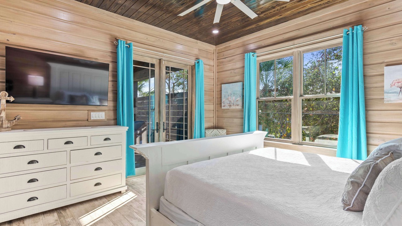 Photo of Bedroom in Crystal Beach