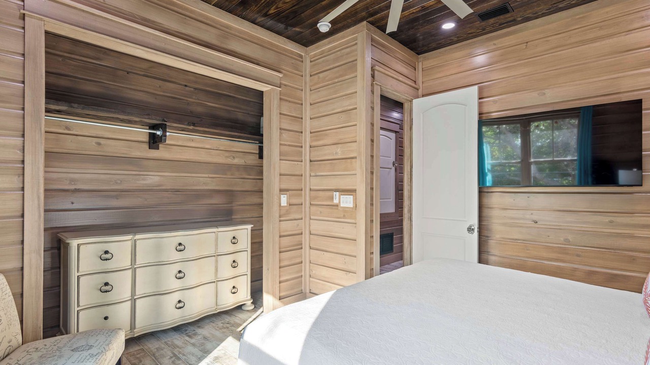 Photo of Bedroom in Crystal Beach