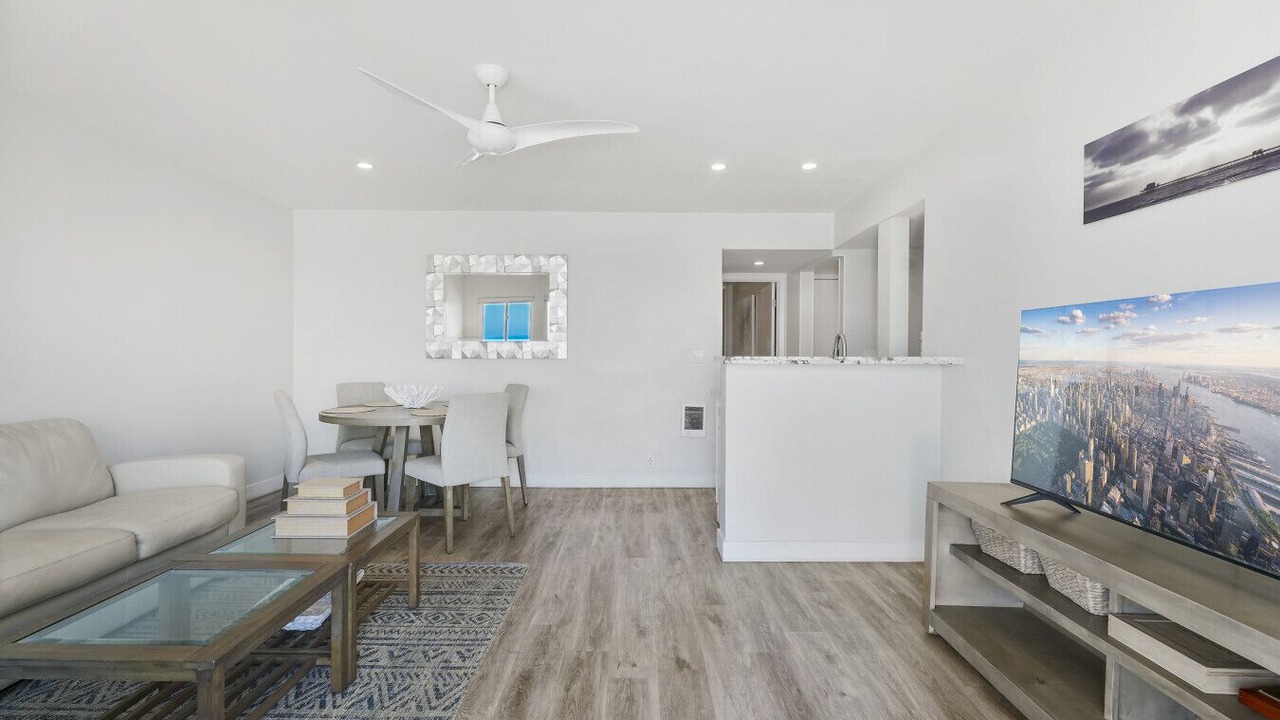 Photo of Livingroom in Carlsbad Village
