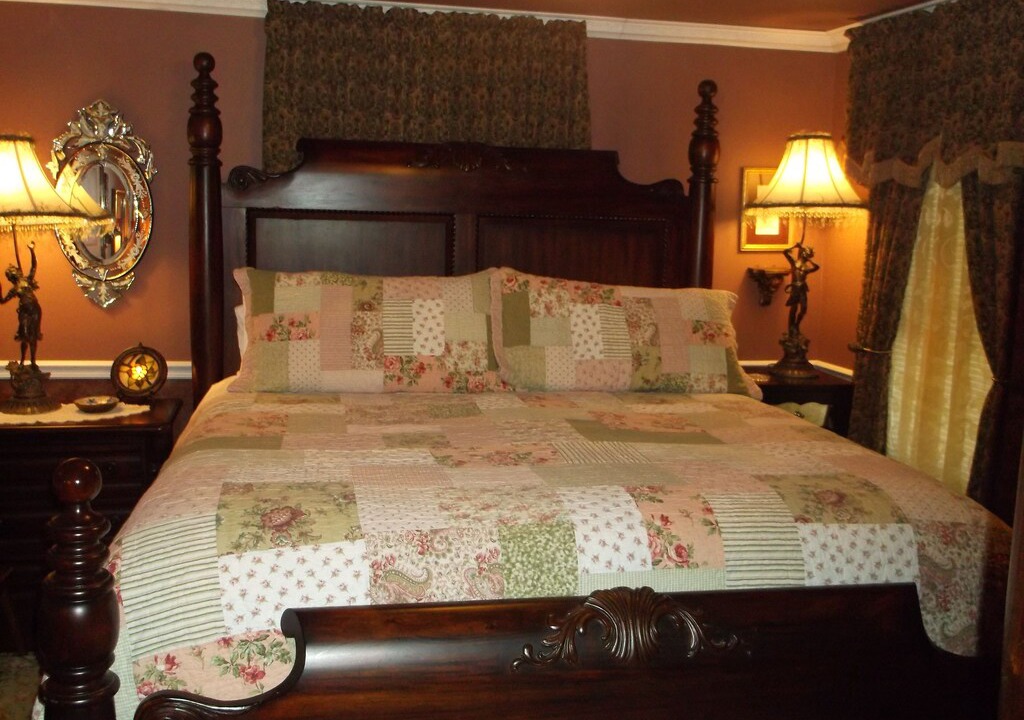 Photo of Bedroom in Eureka Springs Historic District