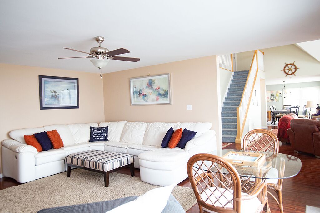 Photo of Livingroom in Town Bank