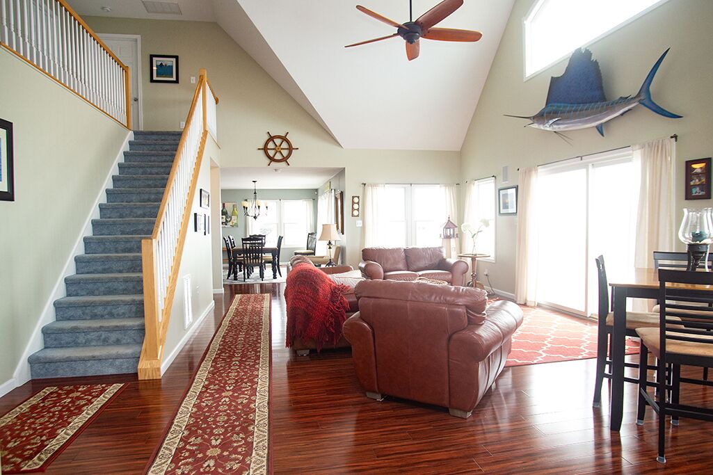 Photo of Livingroom in Town Bank