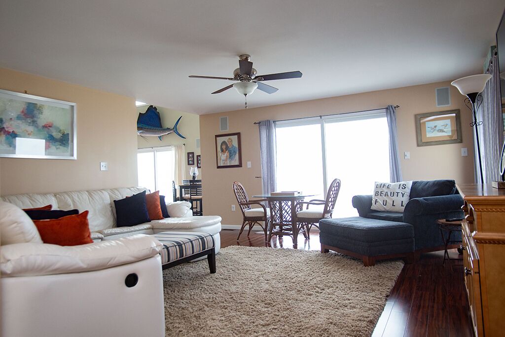 Photo of Livingroom in Town Bank