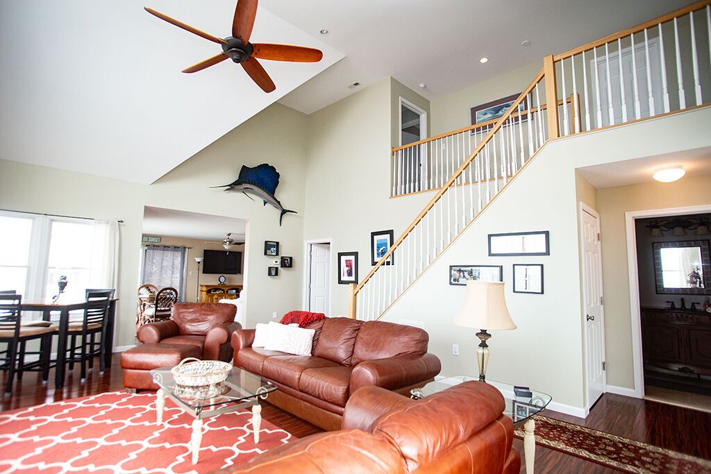Photo of Livingroom in Town Bank