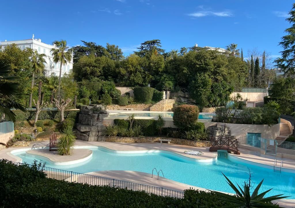 Photo of Outdoor in California - Pezou