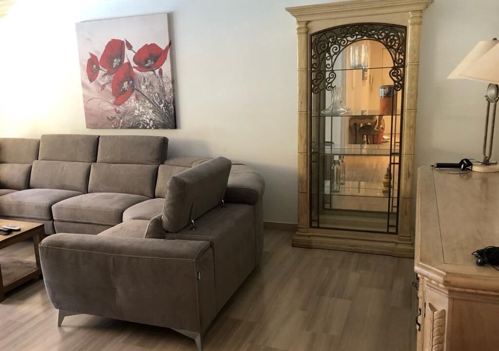 Photo of Livingroom in California - Pezou