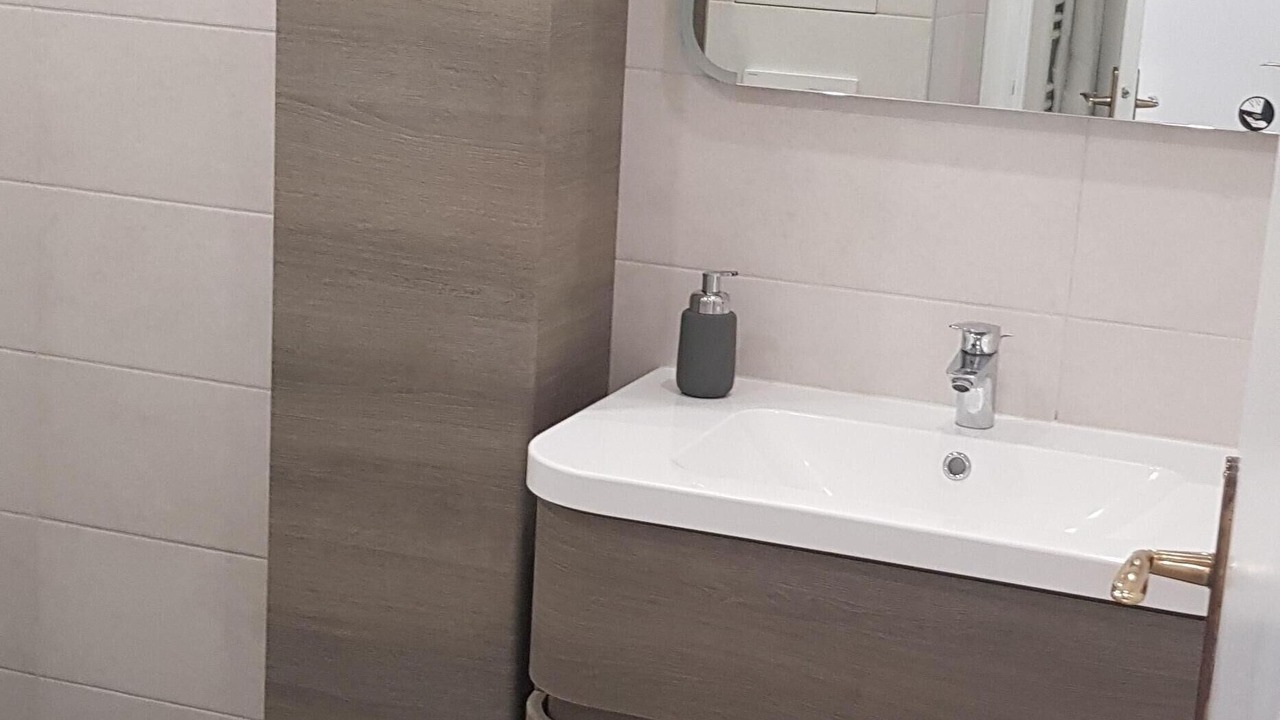 Photo of Bathroom in California - Pezou