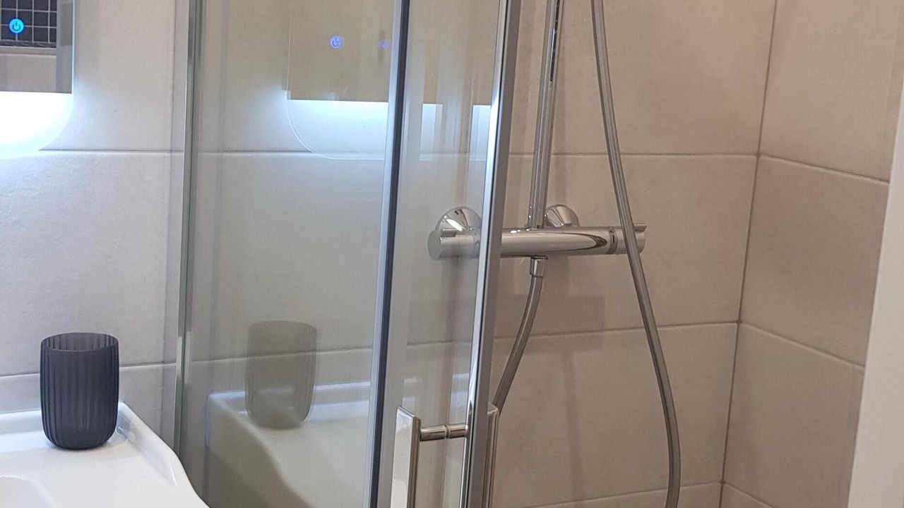 Photo of Bathroom in California - Pezou