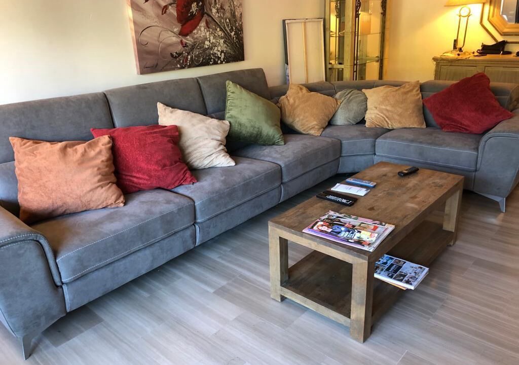 Photo of Livingroom in California - Pezou