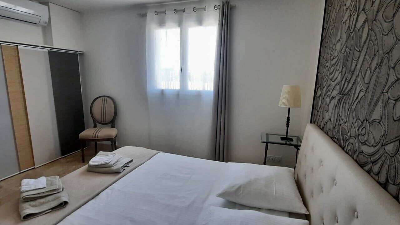 Photo of Bedroom in Montaren-et-Saint-Mediers