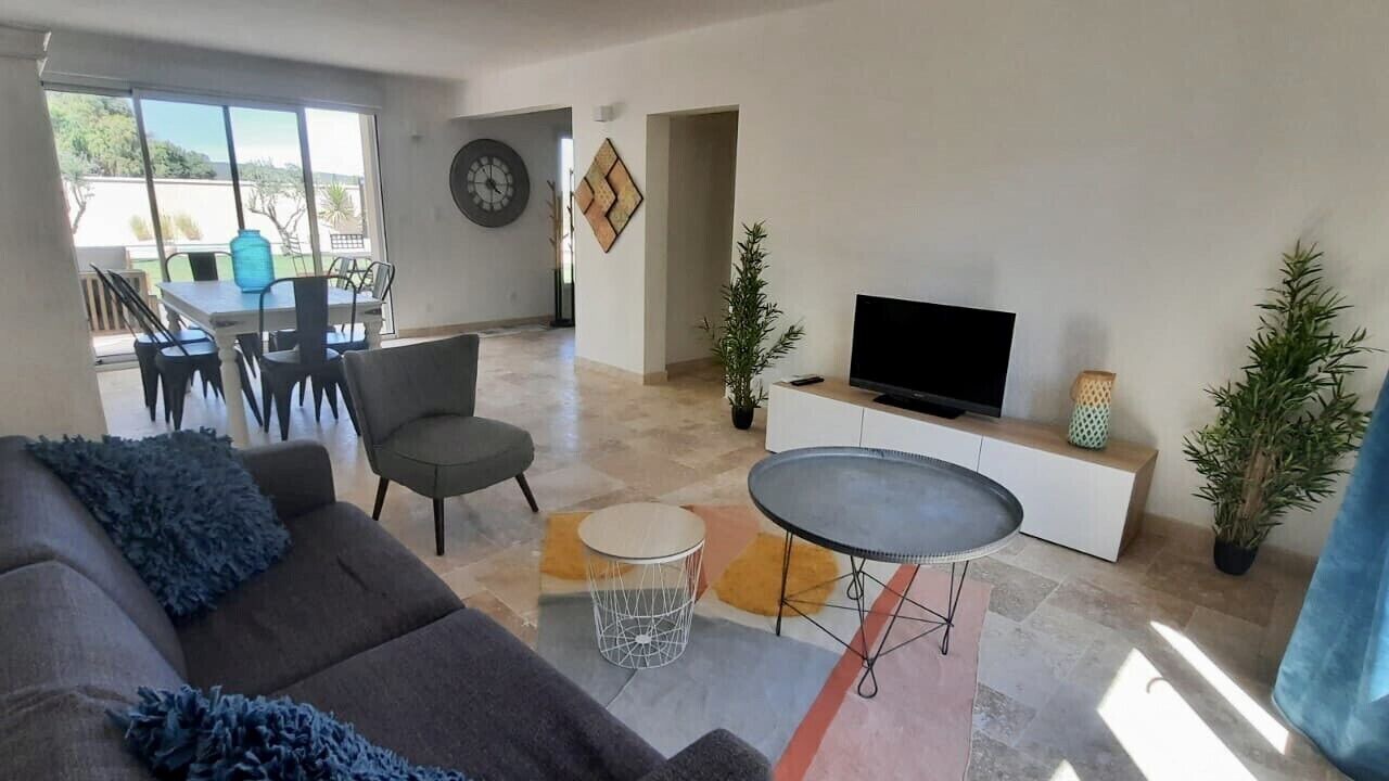 Photo of Livingroom in Montaren-et-Saint-Mediers