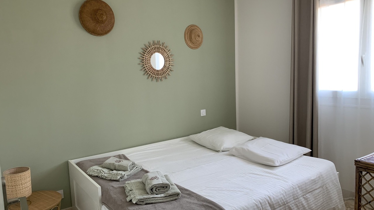 Photo of Bedroom in Montaren-et-Saint-Mediers