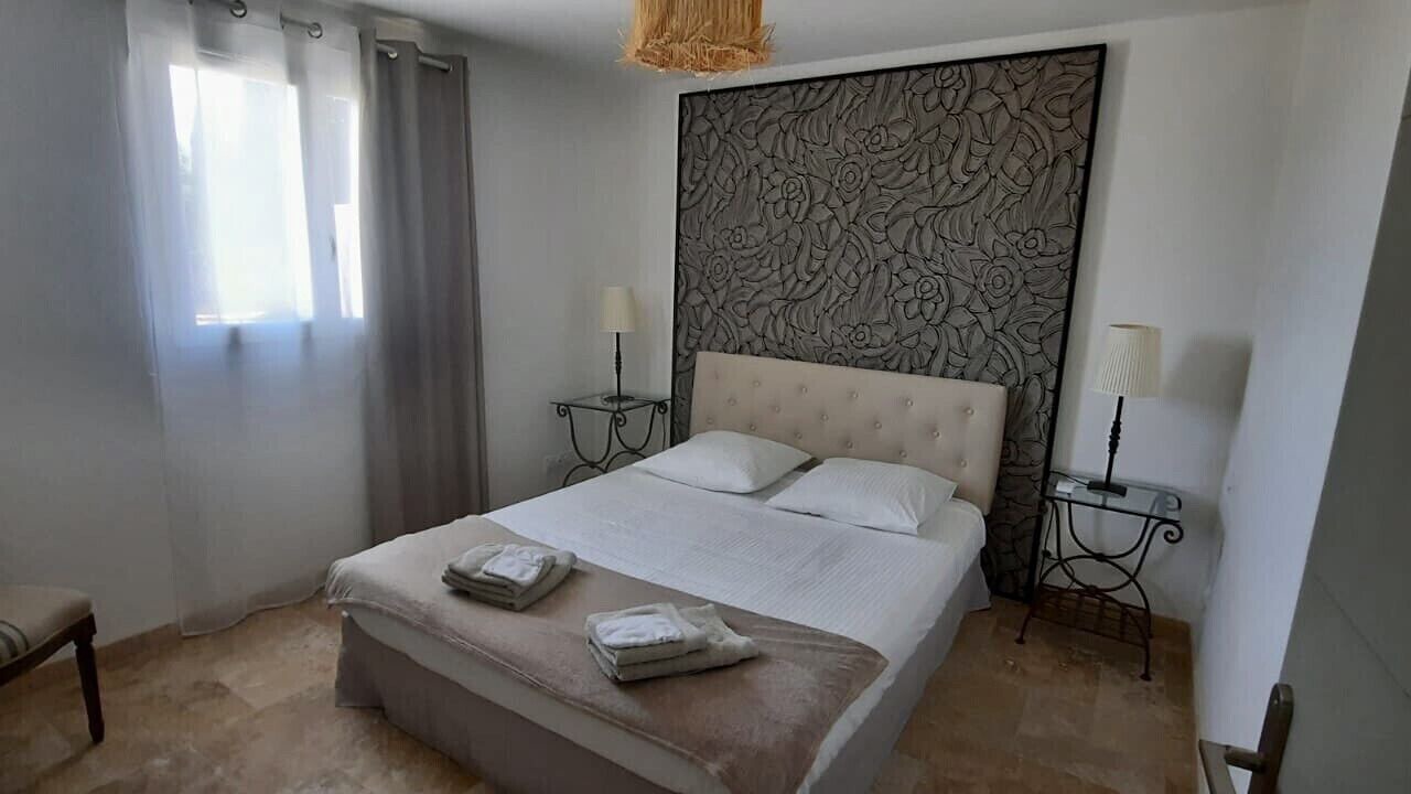 Photo of Bedroom in Montaren-et-Saint-Mediers
