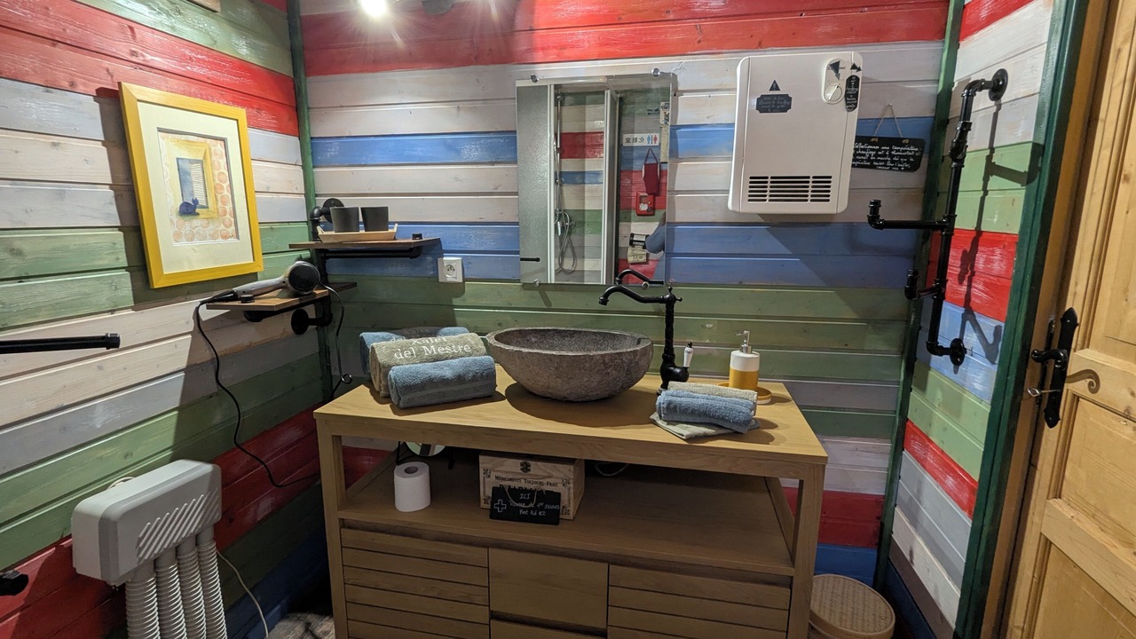 Photo of Bathroom in Pyrenees 2000