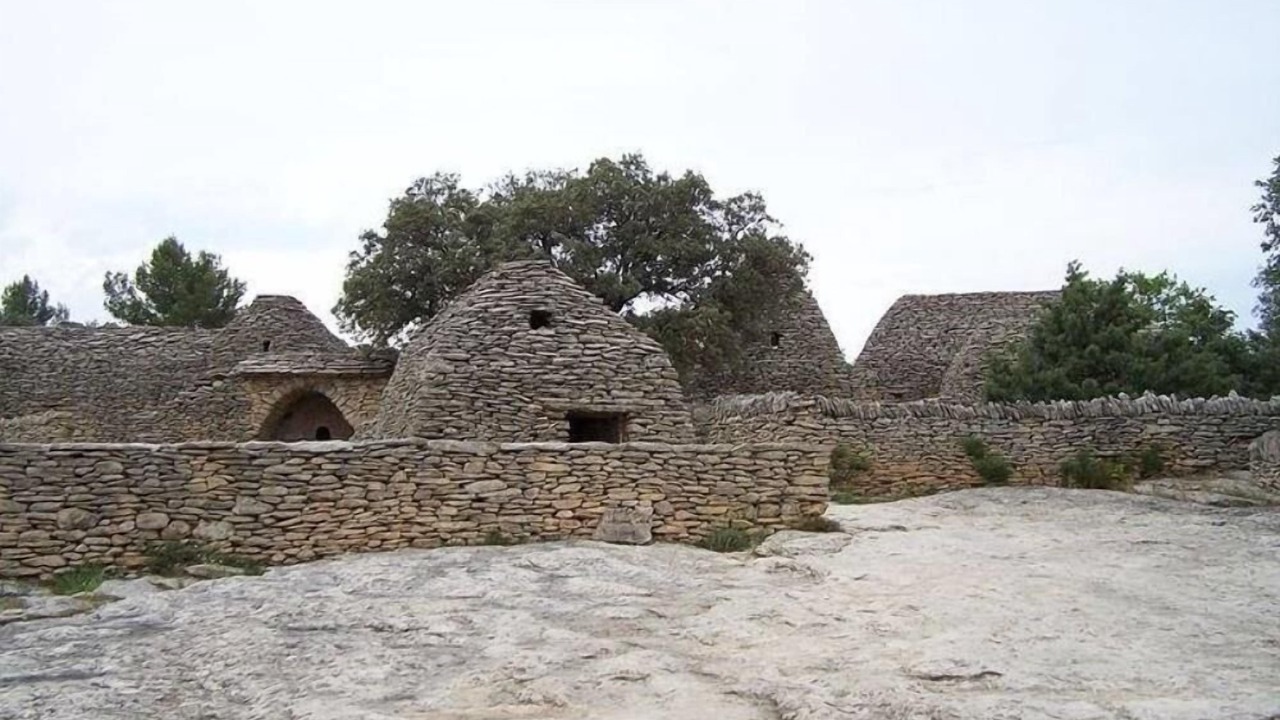 Photo of Others in Gordes