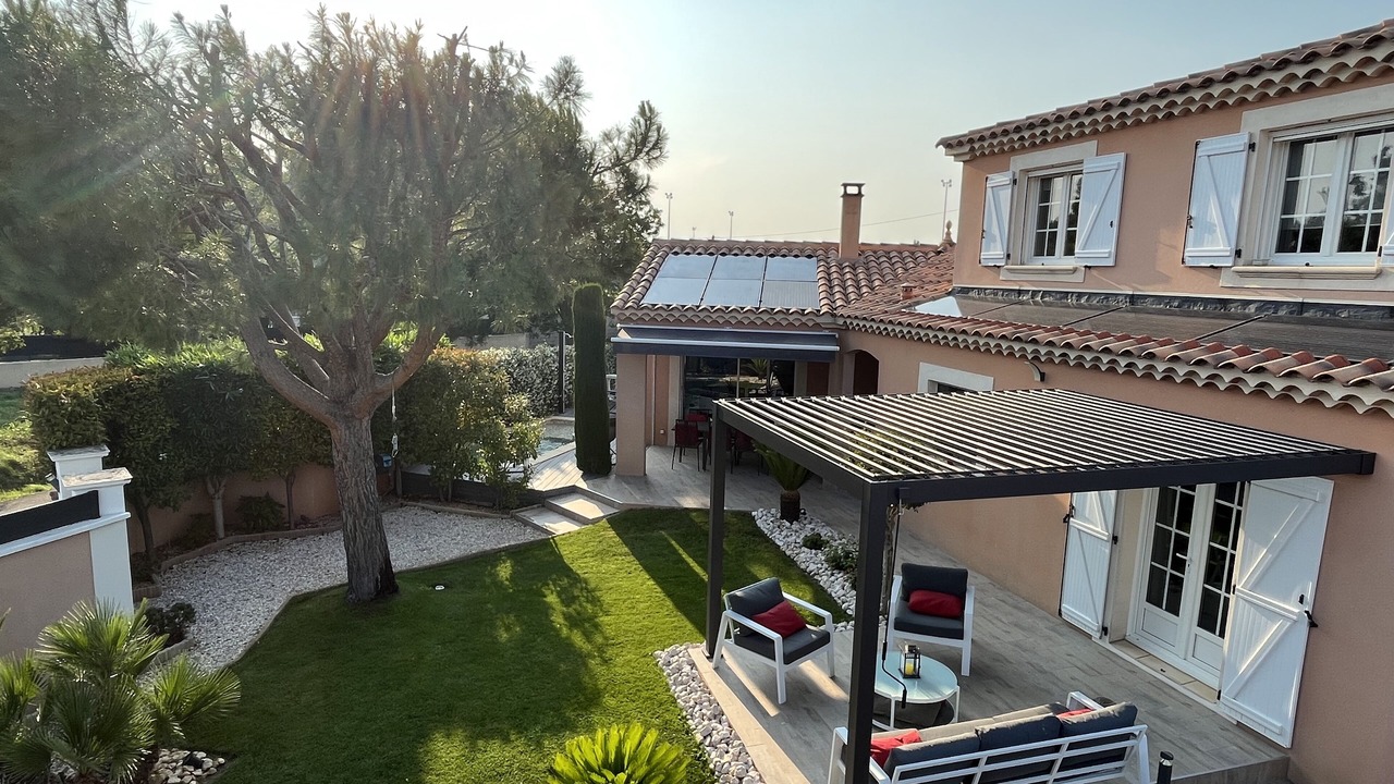 Photo of Patio Balcony in Entraigues-sur-la-Sorgue