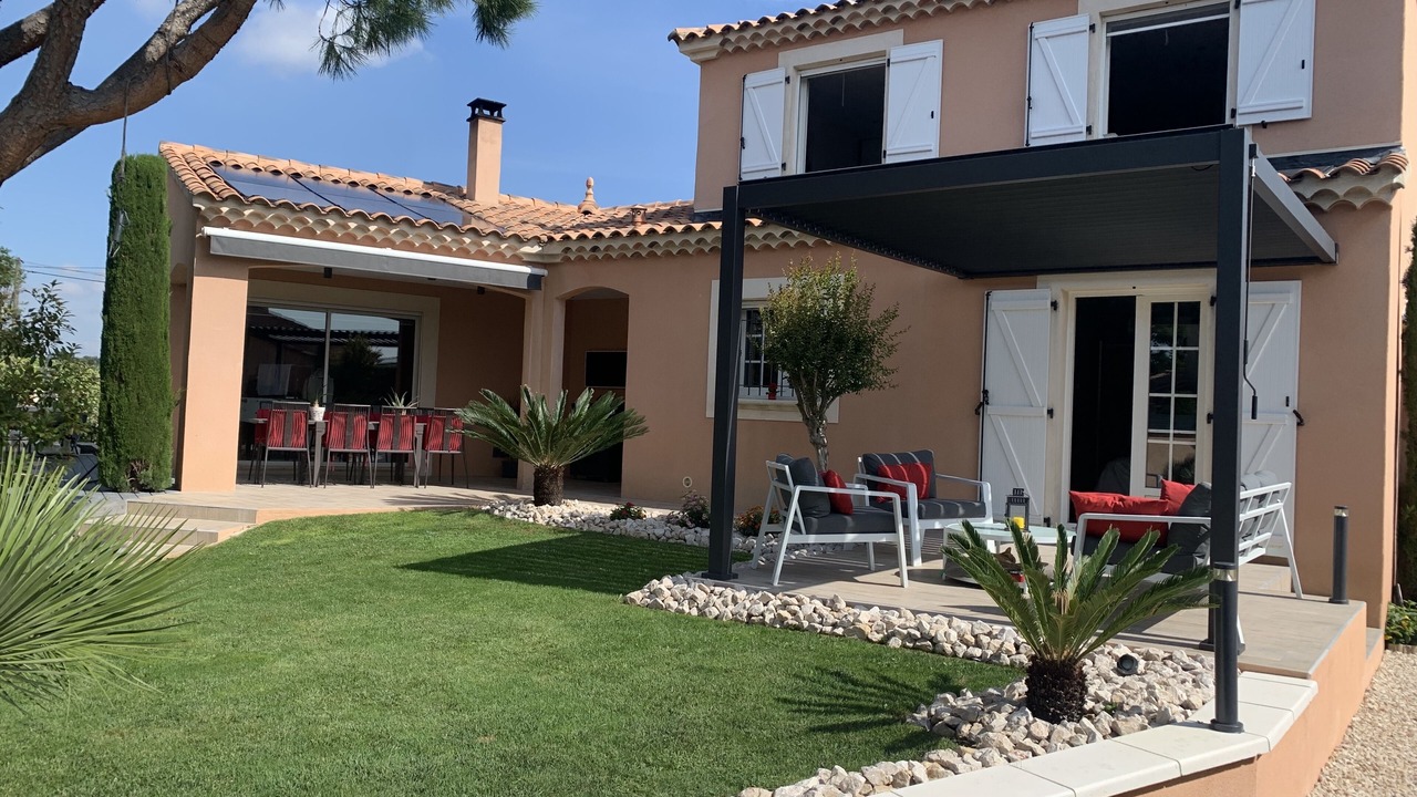 Photo of Patio Balcony in Entraigues-sur-la-Sorgue
