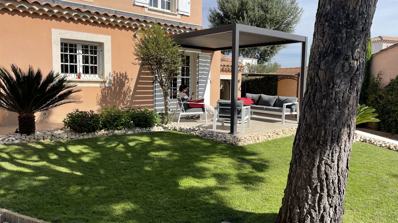 Photo of Patio Balcony in Entraigues-sur-la-Sorgue