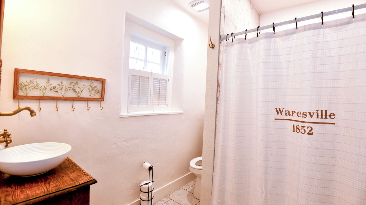 Photo of Bathroom in Utopia