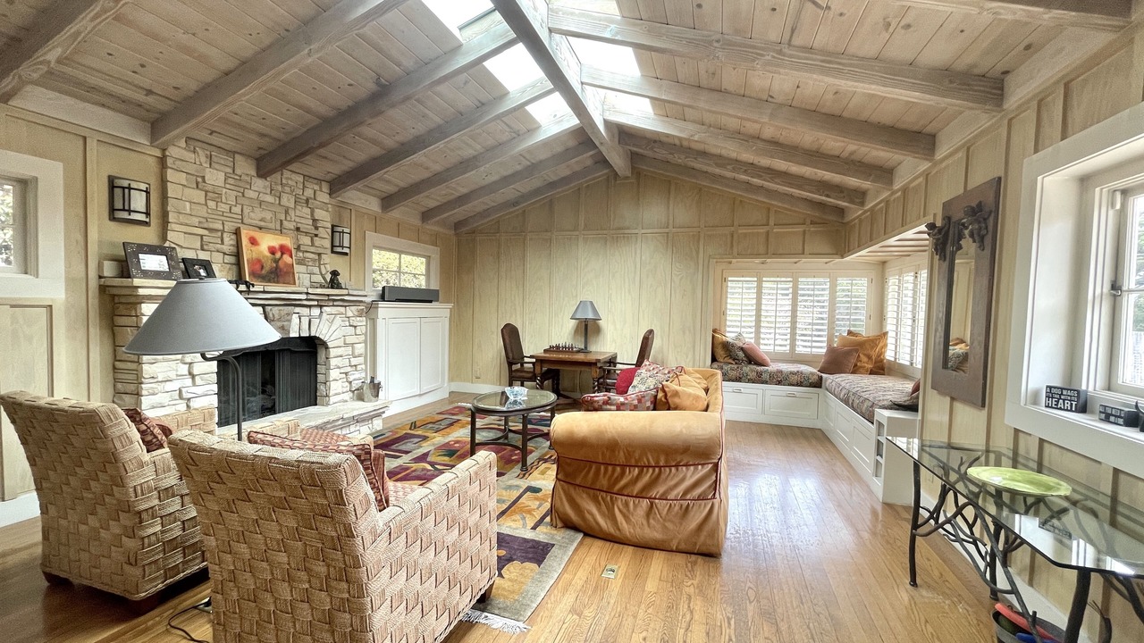 Photo of Livingroom in Carmel Point
