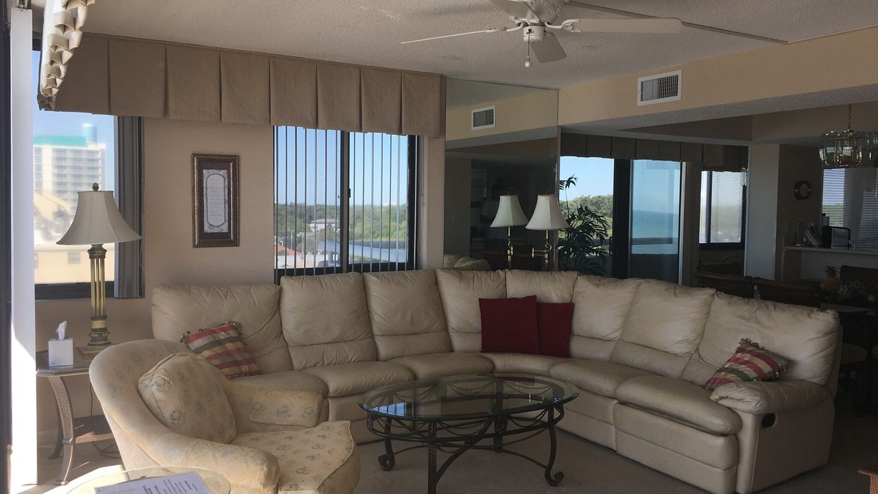 Photo of Livingroom in Crescent Beach