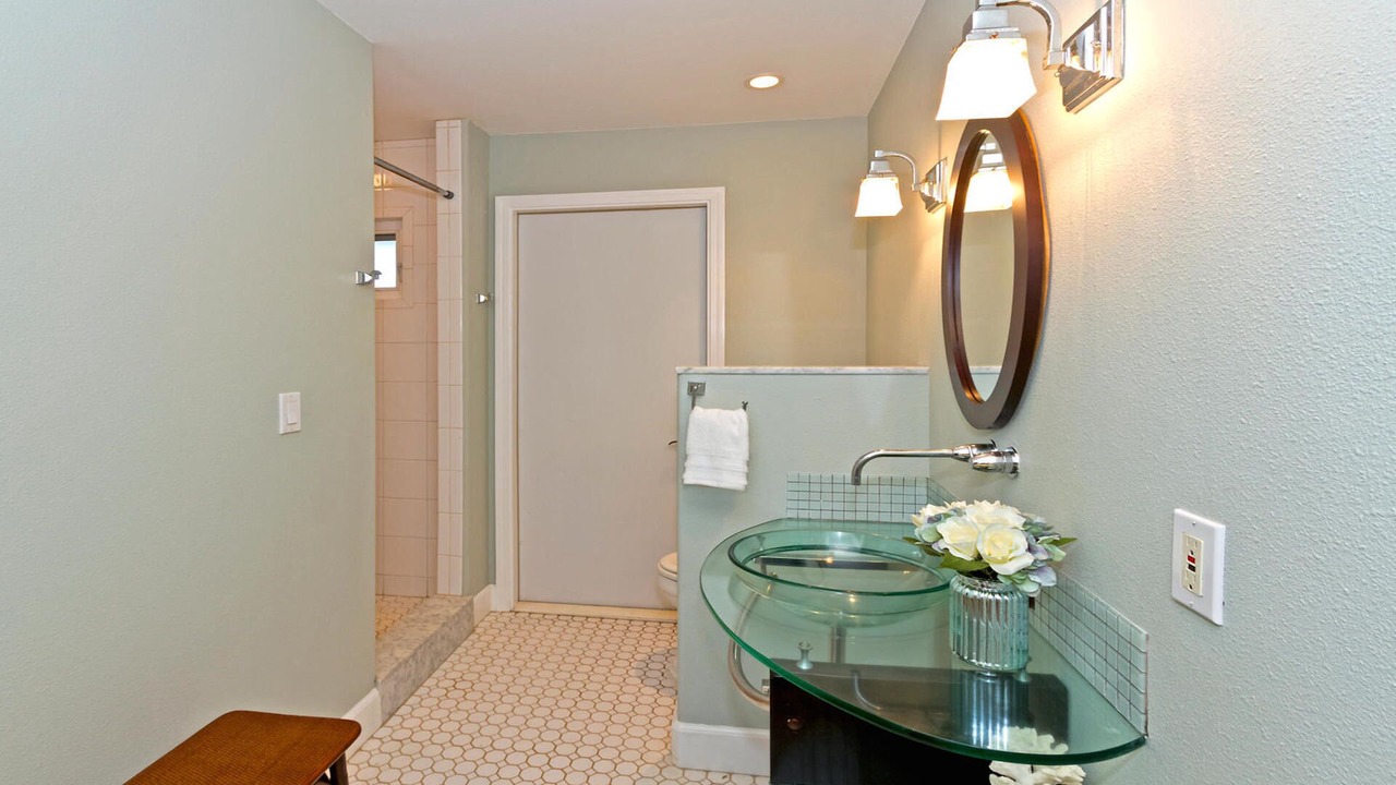 Photo of Bathroom in Makaha